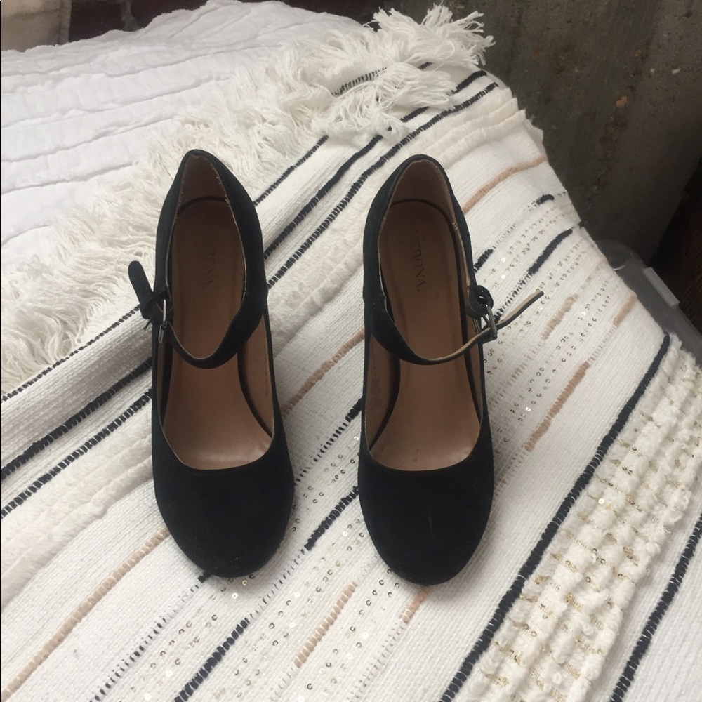 Black Merona 4" heels